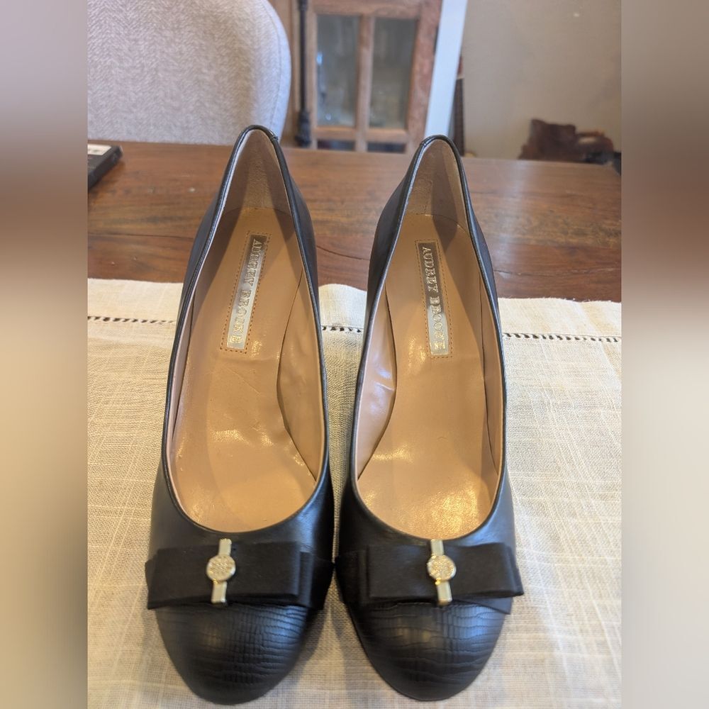 Audrey Brooke Black‎ Heels with Bow Detail